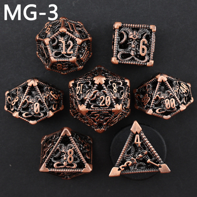Conjunto de dados metálicos huecos poliedro personalizado de dados dragón y juego de mesa de dados de dragón