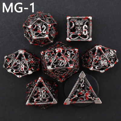 Conjunto de dados metálicos huecos poliedro personalizado de dados dragón y juego de mesa de dados de dragón