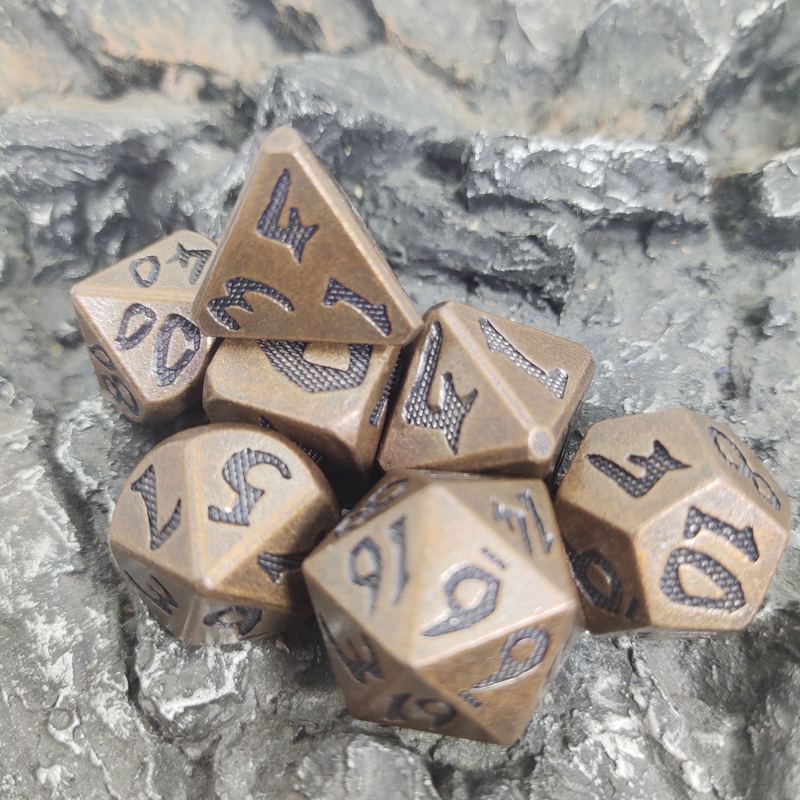 El sistema polihédrico de los dados del RPG del latón del multicolor del juego de mesa de DND lleva los sistemas de cobre de los dados