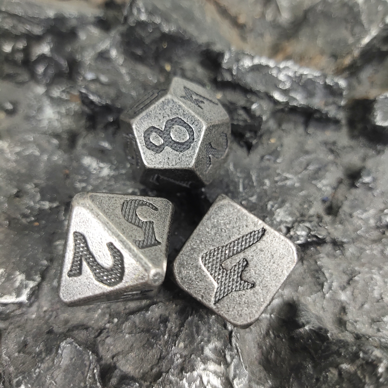 Metal antidesgaste tallado a mano para Dungeon and Dragon Metal Gaming Dice Manual