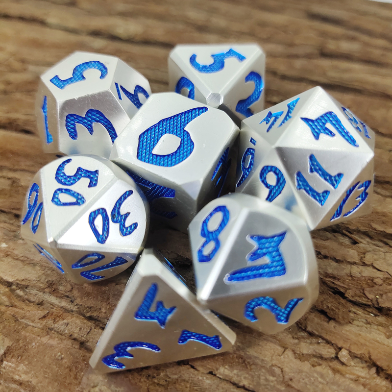 Juego de 7 piezas de lujo resistentes para dados poliédricos de verter a mano de mazmorra y dragón azul plateado para juego Rpg y Dnd