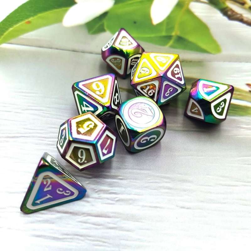 Conjunto de dados de metal coloridos de espada eléctrica Dragón y mazmorra